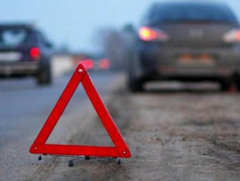 Гарцтай хэсгээр зам хөндлөн гарч байсан 2 хүүхдийг мөргөж гэмтээжээ